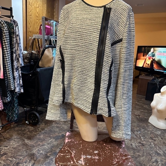 Lane Bryant dressy jacket size 20 in excellent condition - Picture 3 of 4